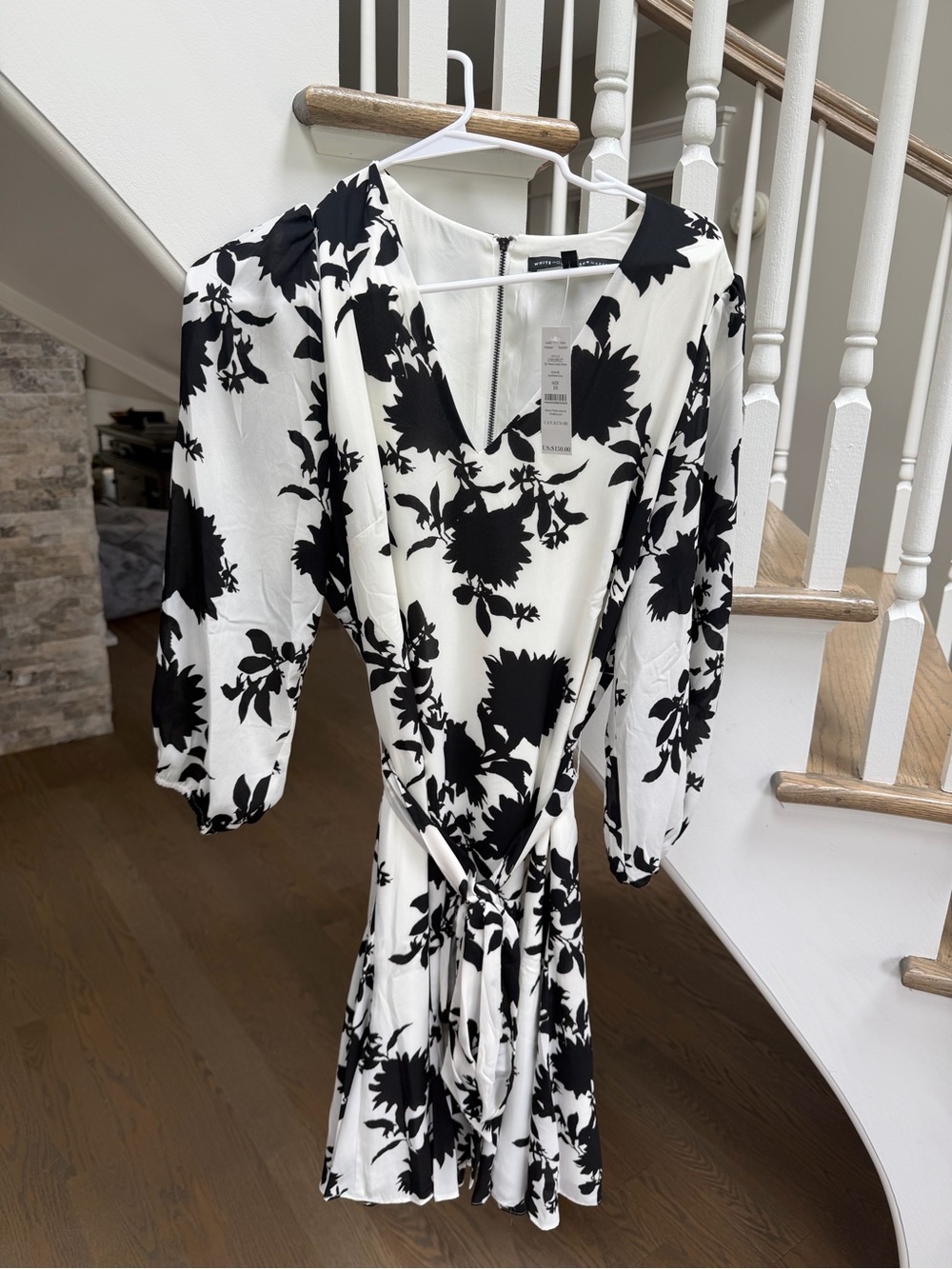 White House Black Market Black & White Floral V-Neck Tie-Waist Dress